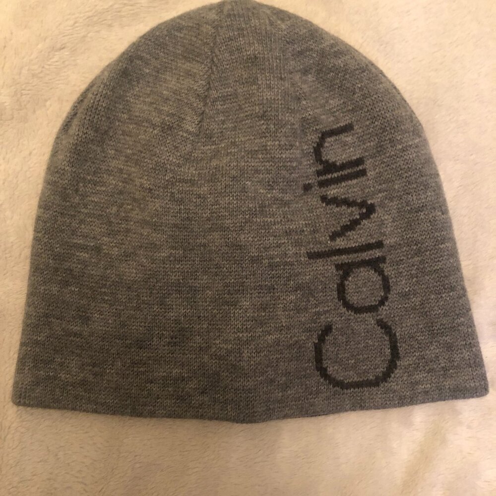 Calvin Klein Unisex Grey Beanie Hat & Scarf NWOT (Reversible)